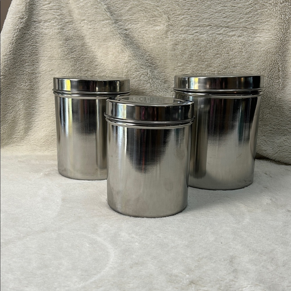 Set Of 3 Metal Containers With Solid Lids